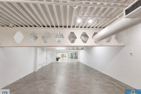 Prime Retail / Showroom Space – Washington Mall (2nd Floor)