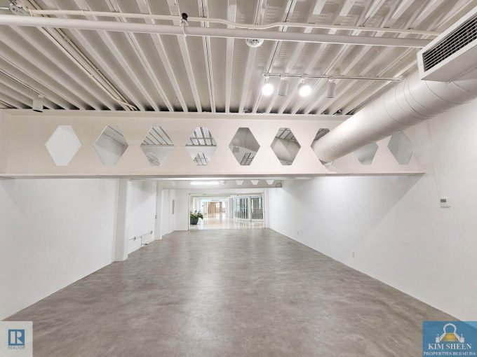 Prime Retail / Showroom Space – Washington Mall (2nd Floor)