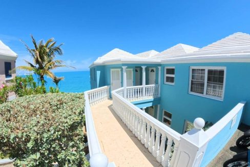 SENSATIONAL WATERFRONT CONDO & ONLY 7 MINUTES TO TOWN!